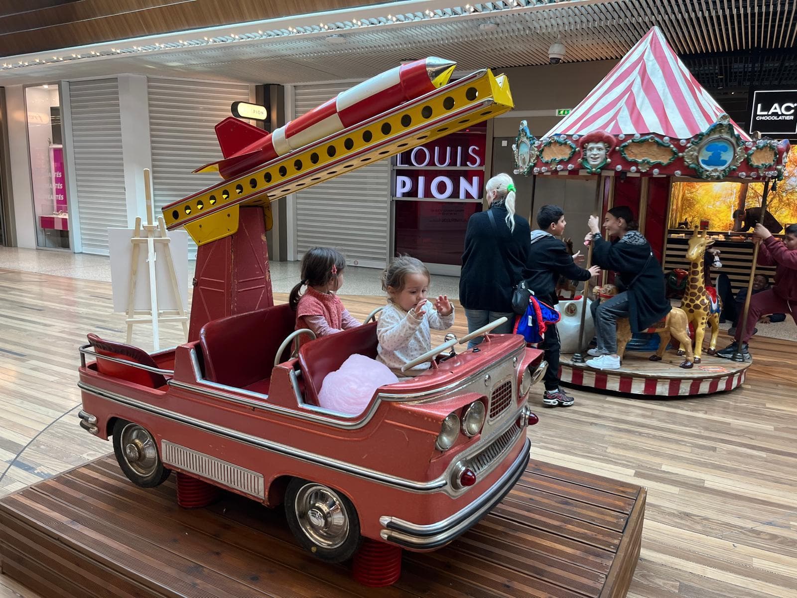 "Titan Fusée Autopède" Carousel – 6 seats – Retro-vintage design