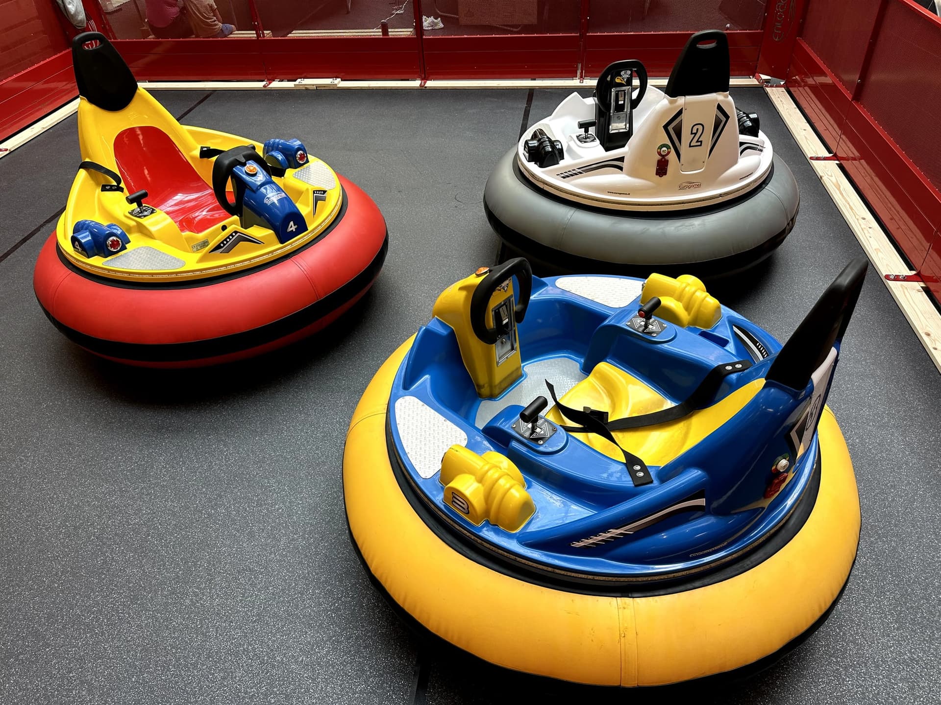 Eurogames Battery Bumper Cars – 4 Cars + 36 m Steel Arena